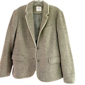 Vineyard Vines wool herringbone modern blazer satiny luxurious lining 2 button